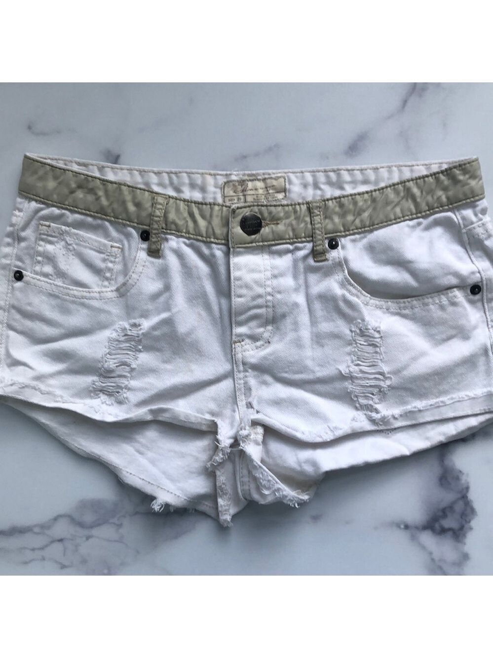 Vintage Havana White Denim Distressed Patched Pocket Raw Hem Shorts Size 29